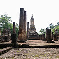 Wihan principal et cheddi (stupa) principal de Wat Chedi Chet Taeo.