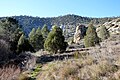 Detalle del camino por encima de los Estrechos del Cañamar, Ruta de los Estrechos del Ebrón, en Tormón (Teruel).