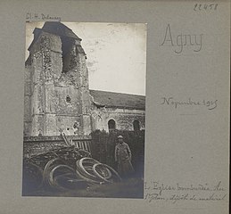 En 1915, l'église a déjà subi de nombreux bombardements.