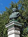 Monument à Bruyères.