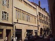 La façade des deux parties de l'hôtel de Heu.