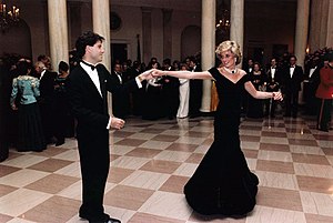 הנסיכה דיאנה רוקדת עם ג'ון טרבולטה, הבית הלבן, 9 בנובמבר 1985.