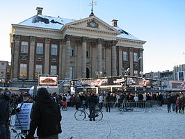 Het Glazen Huis van 3FM Serious Request 2009 op de Grote Markt in Groningen