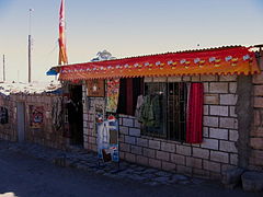 Toconao, boutique face à l'église San Lucas.