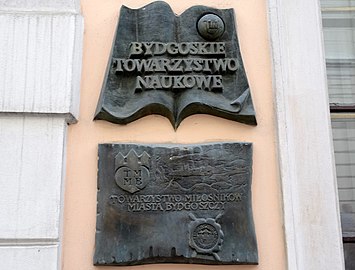 Plaques of the associations