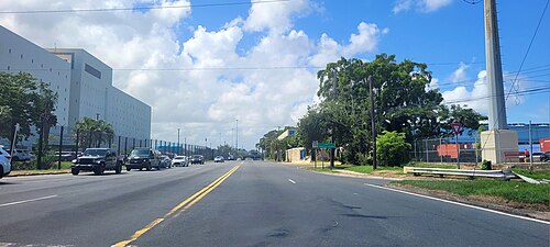 Puerto Rico Highway 28 in Pueblo Viejo, Guaynabo, looking west