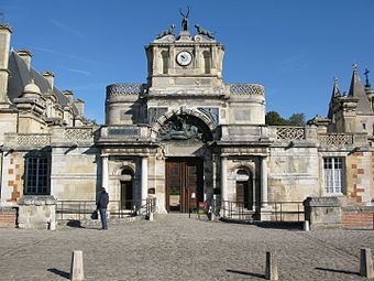 Renaissance Doric columns and entablature of the entrance gateway of the Château d'Anet, near Dreux, France, by Philibert de l'Orme, 1547-1552[20]