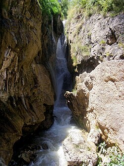 Gol Akhur waterfall