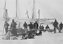 Photographie représentant Nansen et Johansen sur le point de quitter le Fram