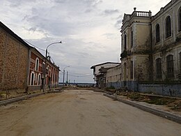 El colegio a la derecha y la capilla de la Consolación a la izquierda, durante las obras de la nueva alameda en 2023.