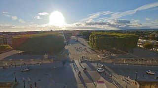 La place du Peyrou vue du haut de l'Arc de Triomphe.