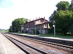 Erstes Empfangsgebäude des Bahnhofs auf der Halle-Vienenburger Seite (2009)