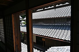 隠居屋２階から主屋を望む