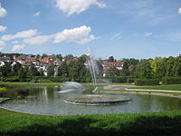 Fontänensee und Unterwasserbatterie (links hinter der Fontäne).