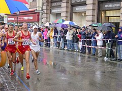 Marathonläufer in der Münchner Innenstadt beim Männerrennen