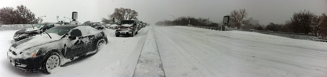 Cars stuck and abandoned on Lake Shore Drive