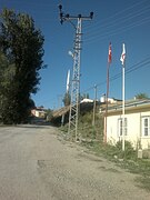 Camii yokuşu ve yanda Sağlık Ocağı