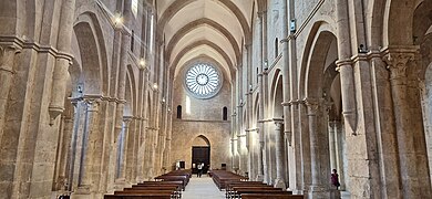 Interior de la iglesia abacial de Fossanova