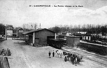 la halle à marchandise et le bâtiment voyageurs vers 1900