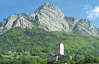 Schloss Sargans, at the foot of the Gonzen, marks the climatic boundary of the Chur Rhine Valley