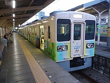 高崎駅に停車中の上信電鉄700形電車