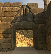 La porte des Lionnes marquant l'entrée de la cité de Mycènes, Grèce.