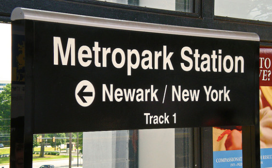 File:MetroparkStation Track1 sign.tiff