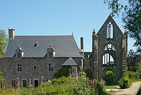 Vue générale des bâtiments subsistants.