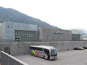 Außenansicht der Halle mit altem Namen