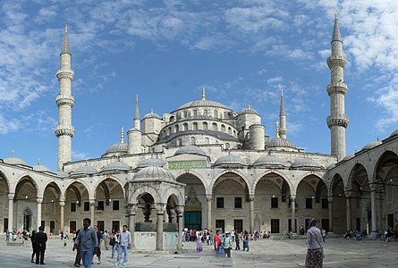 Šadrvan u dvorištu Plave džamije u Istanbulu