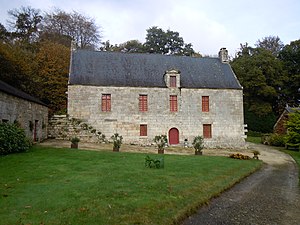 Le logis principal du manoir de Kerservant.