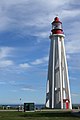 Le phare de Pointe-au-Père (Canada), construit en 1909, est l'une des neuf tours renforcées d'arcs-boutants au Canada entre 1908 et 1910.