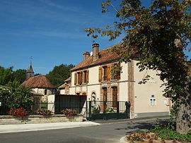 The town hall in Queudes