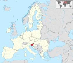 Localização da Eslovênia (em vermelho) No continente europeu (em cinza) Na União Europeia (em branco)