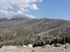 Keşiş Tepe 2486 m (arkada) görünümü