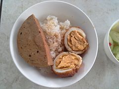 Xôi with sausages and eggs