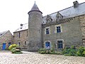 Château de la Villeneuve Façade principale avec tourelle et toitures