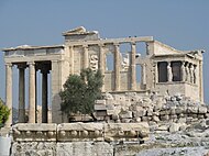 L'Érechthéion, sur l'Acropole d'Athènes : un temple de plan asymétrique voué à l'exposition des offrandes à Athéna.