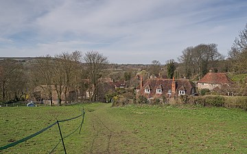 Litlington sett från vandringsleden South Downs Way. I bakgrunden syns Alfriston.