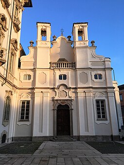 La fachada del oratorio.