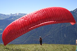 Parapente au départ du Signal de Bisanne (1 941 m).