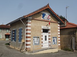 The town hall in Sère