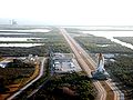 STS-98 임무를 위해 발사대기중인 애틀랜티스. STS-98의 임무는 데스티니 모듈을 국제우주정거장으로 실어나르는 것이다.