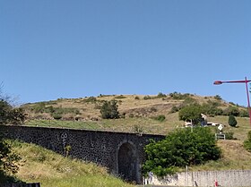 Vue sur le versant oriental de la colline Saint-Roch.