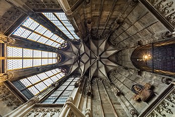 Abóbada com chaves pendentes na capela de Santa Bárbara da catedral de Santo Estêvão, Viena, Áustria. (definição 5 803 × 3 869)