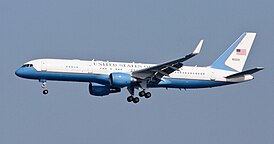 Boeing C-32A[англ.] (военная модификация Boeing 757), чаще всего используемый для перелётов вице-президентом США