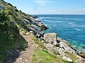 Poullan-sur-Mer : le GR 34 longeant les falaises littorales entre Kergavan et Keriéré.