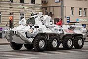 2018年のパレードでの冬季迷彩使用のBTR82