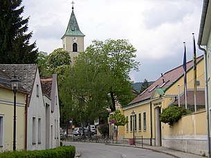 Thermalbad (rechts) und Kirche