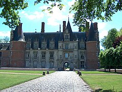 Vue du château depuis l'entrée.